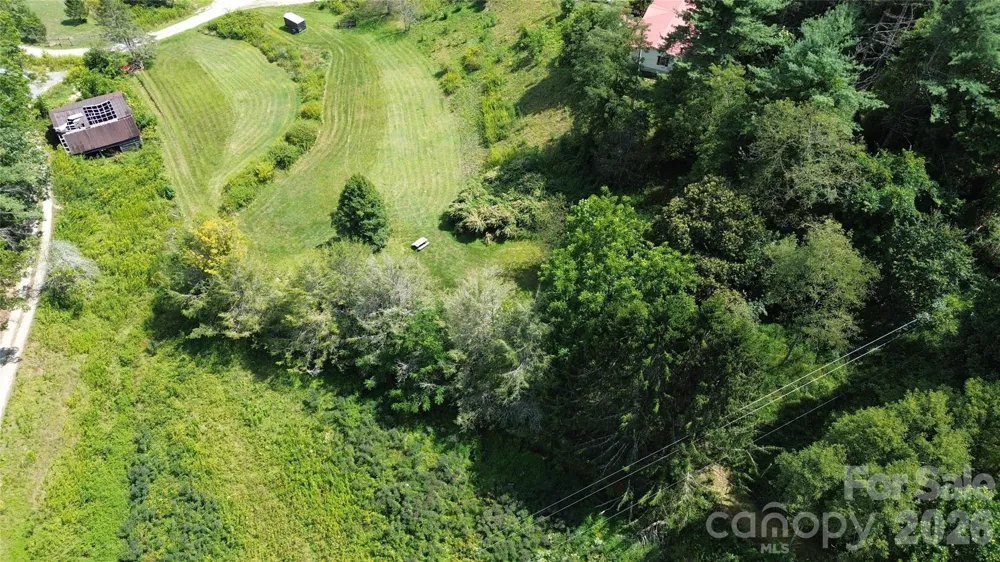 20 Triangle Road Tuckasegee, NC 28783