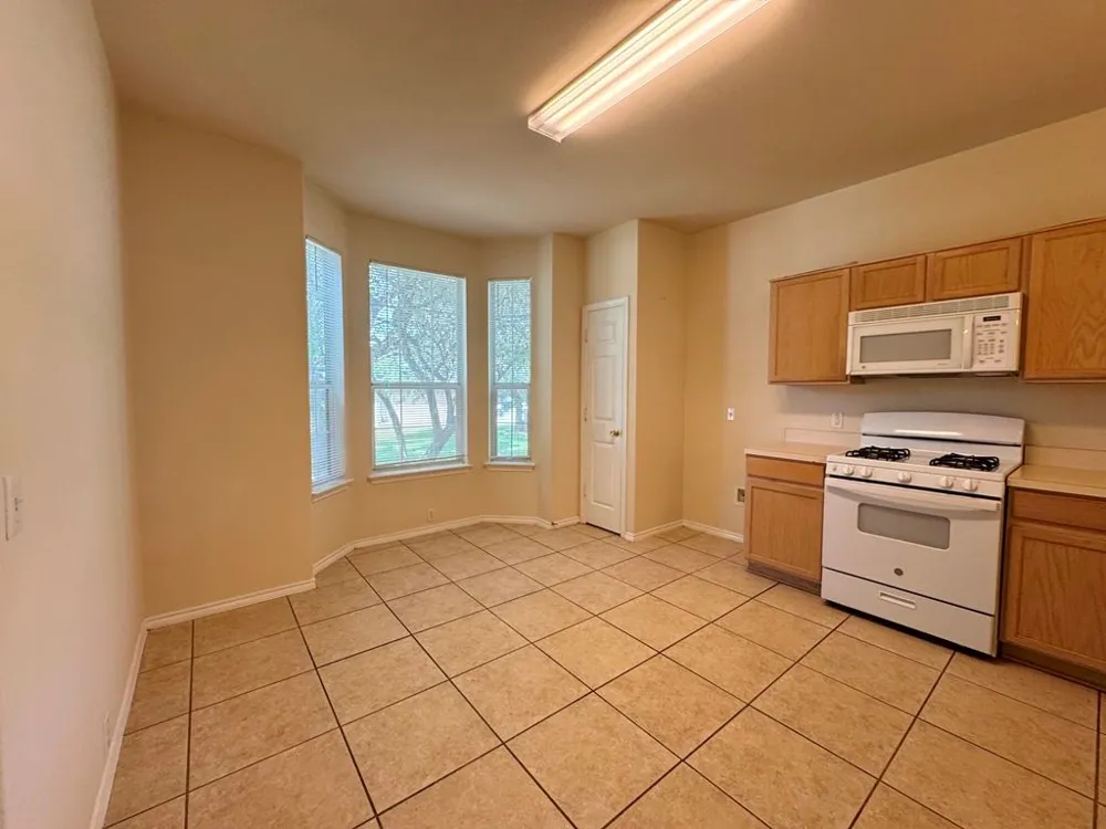 251 Utterback #A Kyle, TX 78640