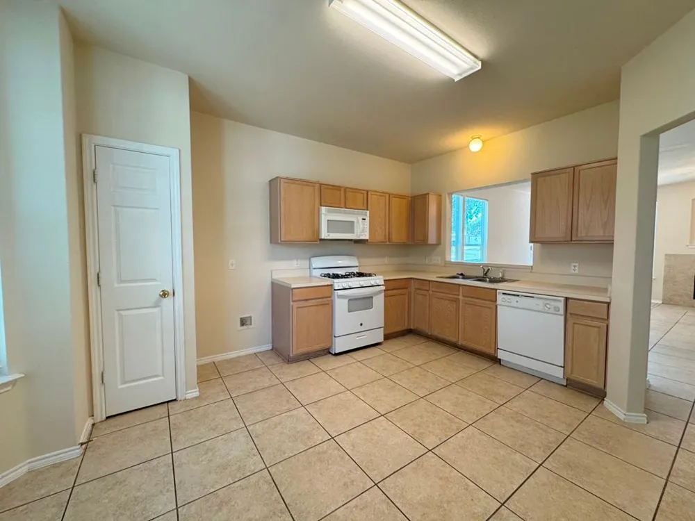 251 Utterback #A Kyle, TX 78640