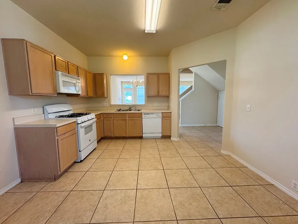 251 Utterback #A Kyle, TX 78640