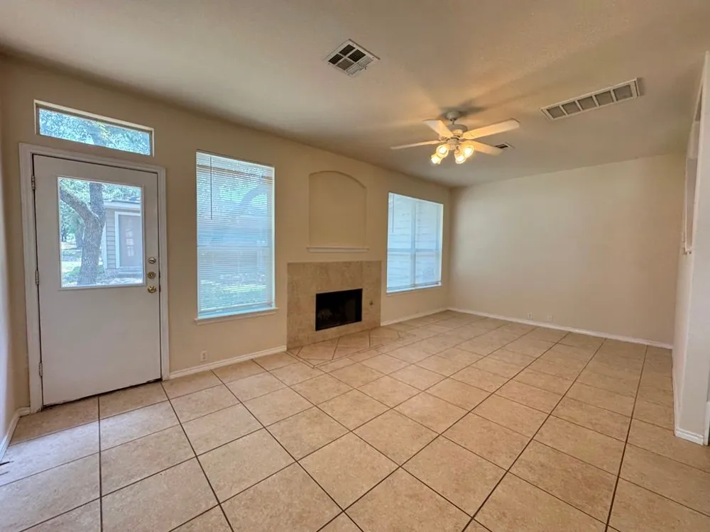 251 Utterback #A Kyle, TX 78640