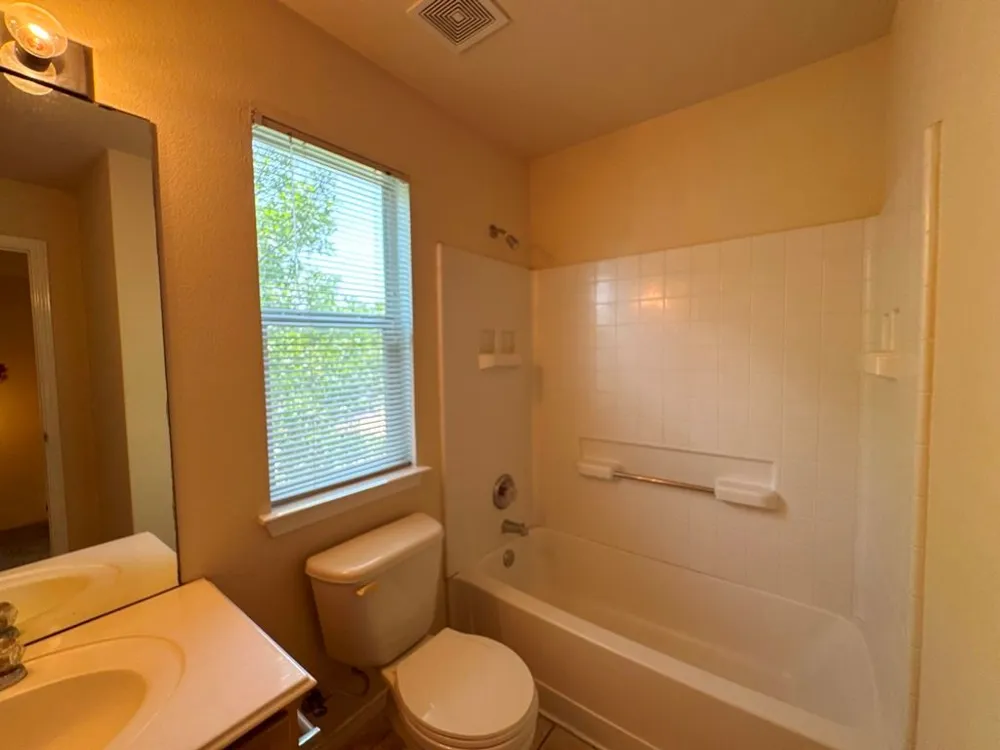 251 Utterback #A Kyle, TX 78640