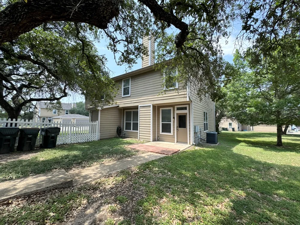 251 Utterback #A Kyle, TX 78640