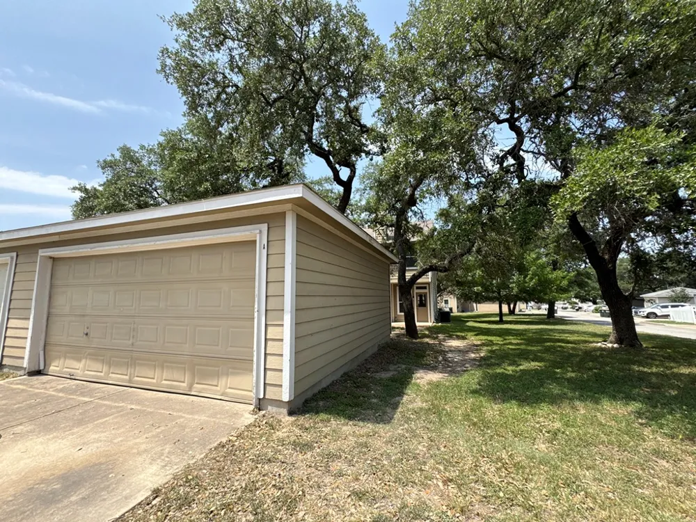 251 Utterback #A Kyle, TX 78640