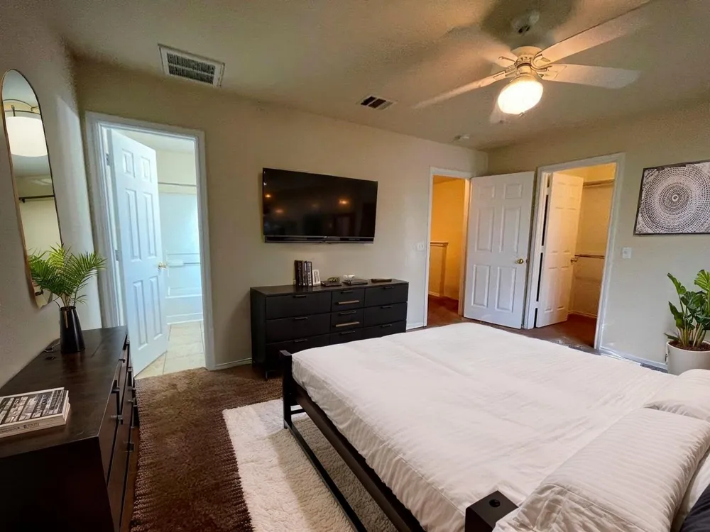 251 Utterback #A Kyle, TX 78640