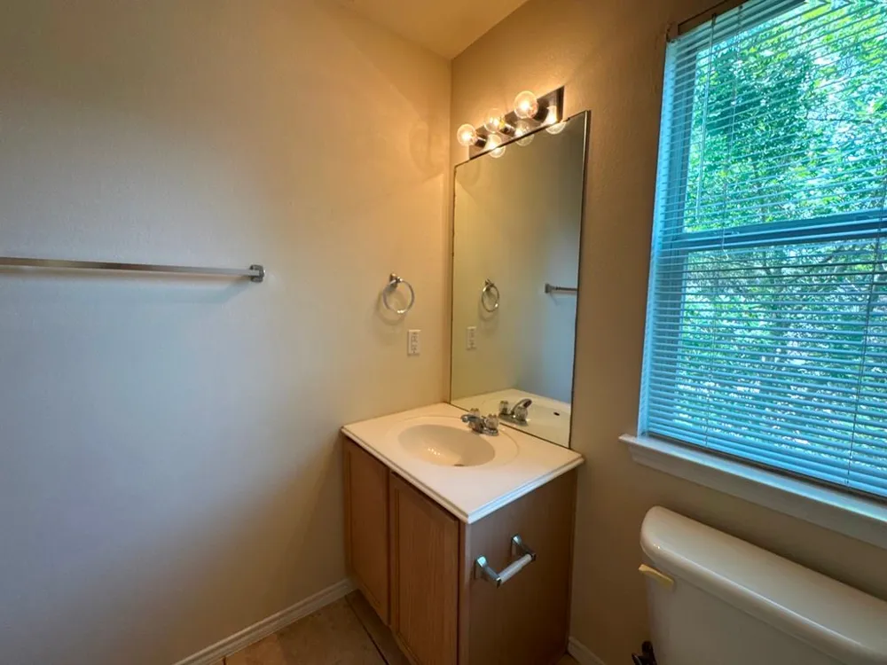 251 Utterback #A Kyle, TX 78640