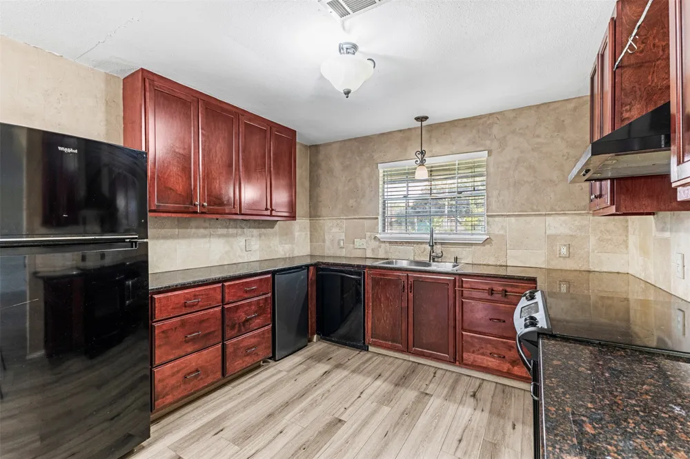 2100 Kippling Drive #128 Austin, TX 78752