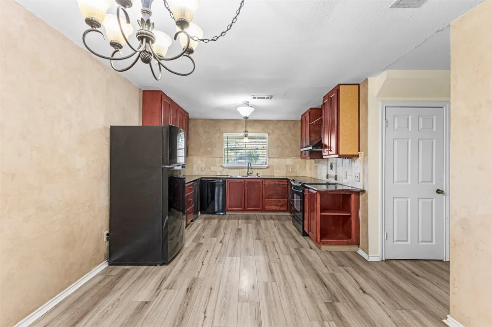 2100 Kippling Drive #128 Austin, TX 78752
