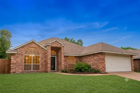 8016 Tree Leaf Lane