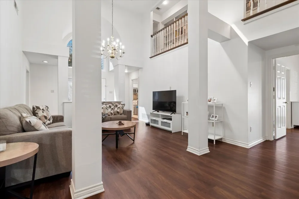 924 McCoy Drive Irving, TX 75062