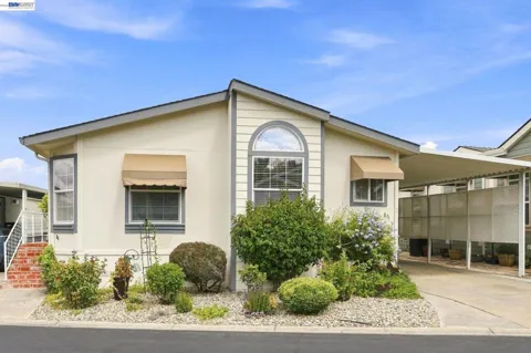 3263 Vineyard Ave., #86