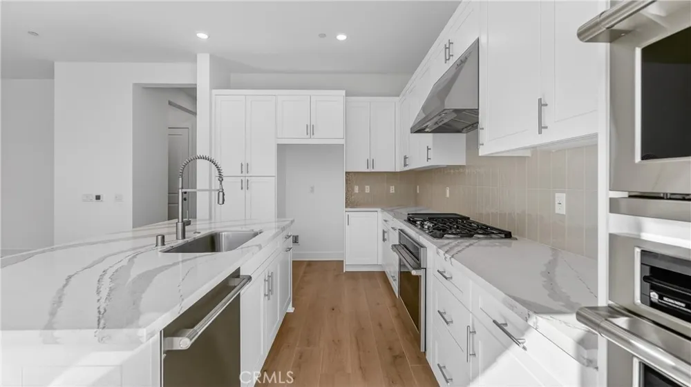 107 Pansy Irvine, CA 92618