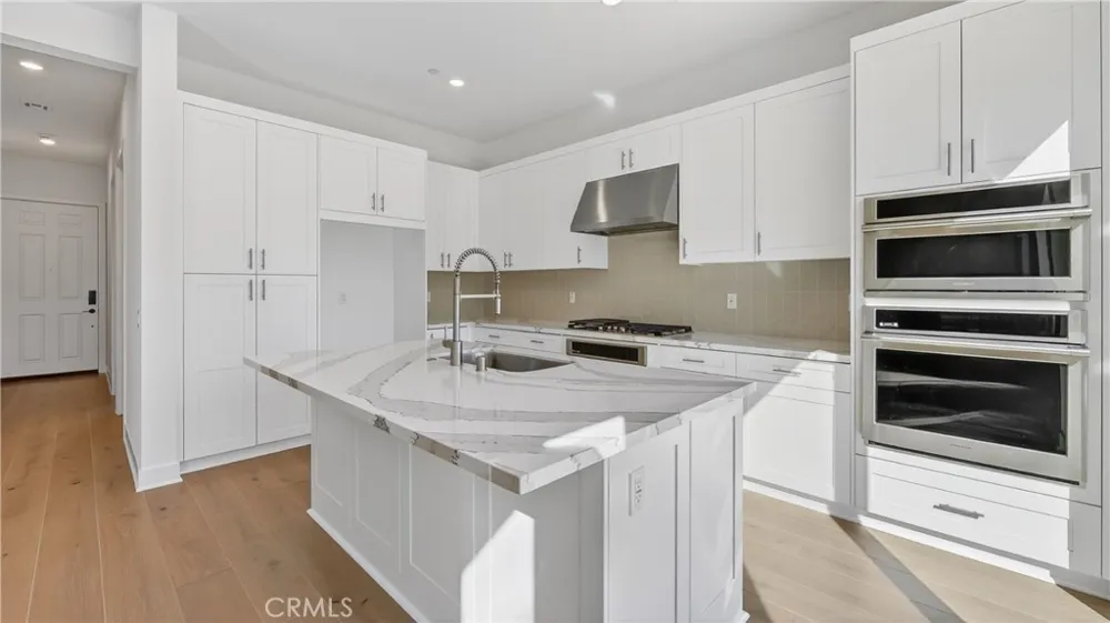 107 Pansy Irvine, CA 92618