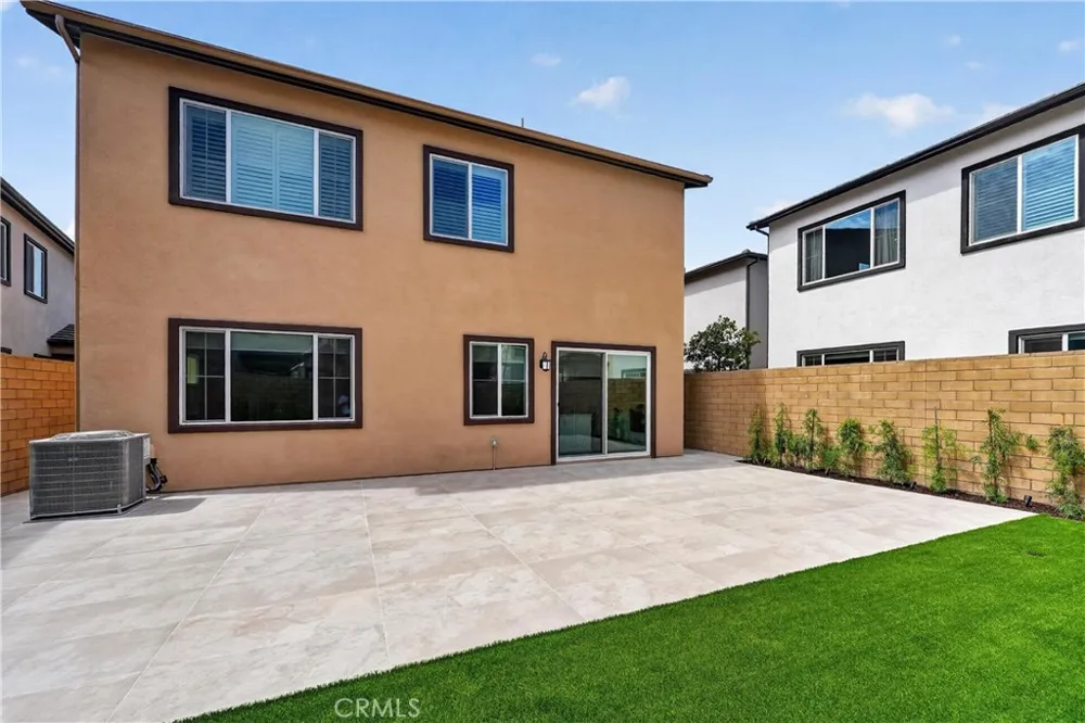 107 Pansy Irvine, CA 92618