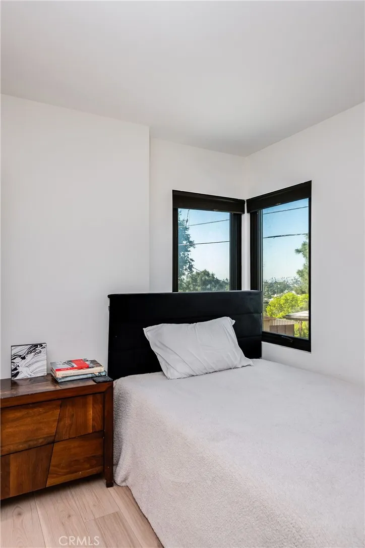 1800 Silverwood Terrace Los Angeles, CA 90026
