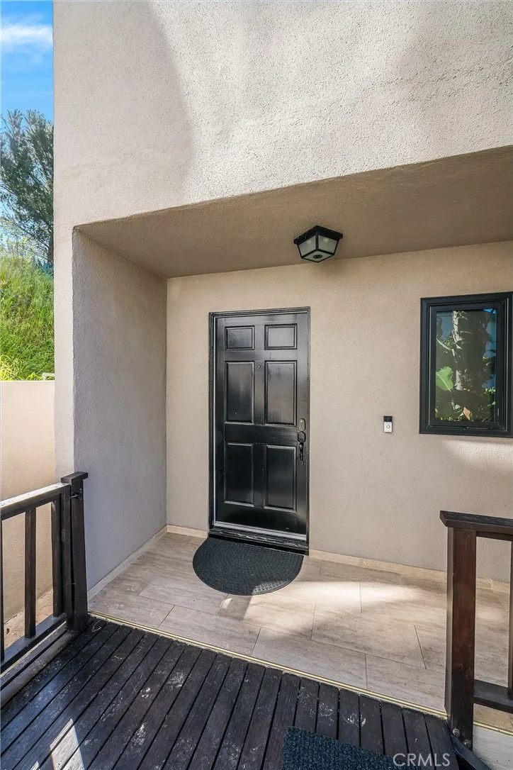 1800 Silverwood Terrace Los Angeles, CA 90026