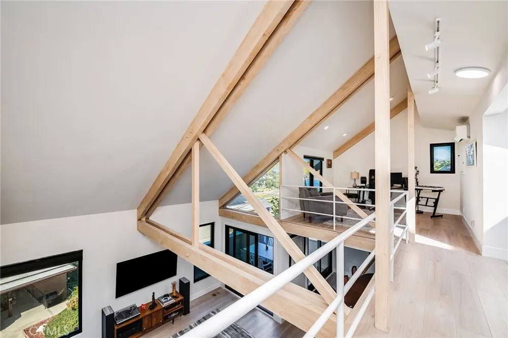 1800 Silverwood Terrace Los Angeles, CA 90026