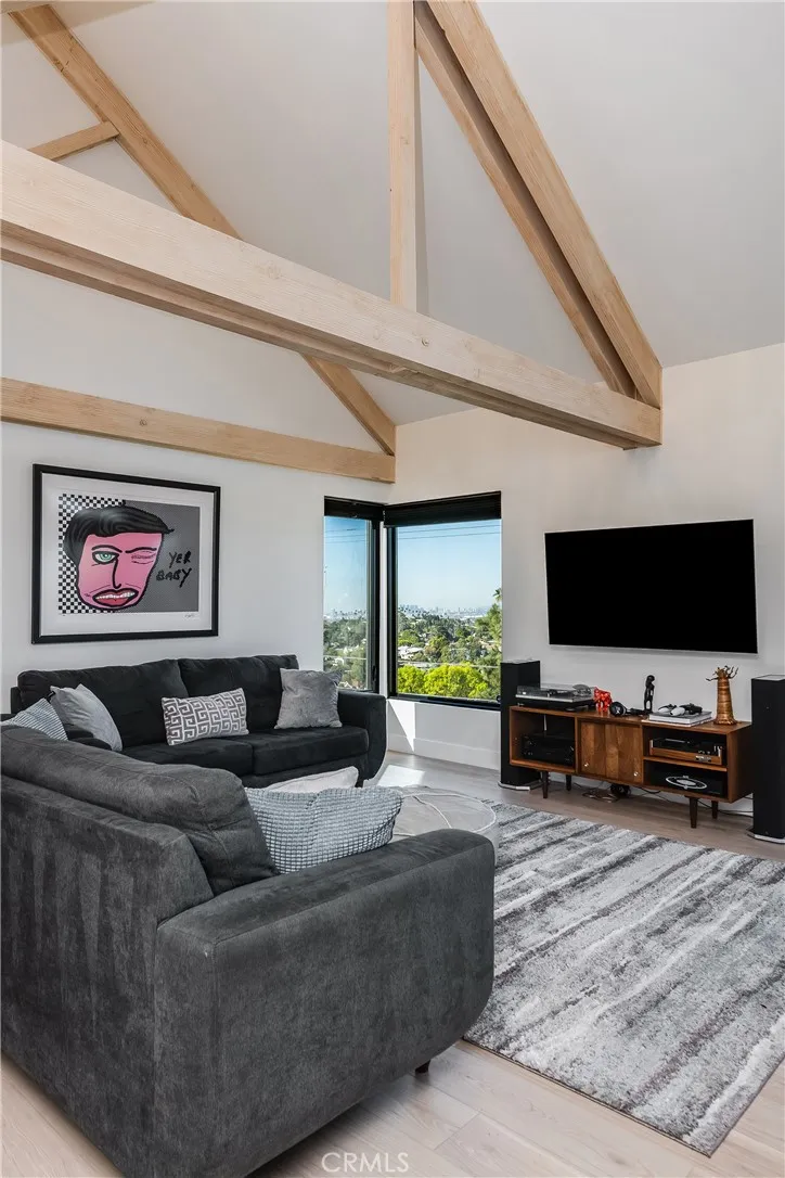 1800 Silverwood Terrace Los Angeles, CA 90026