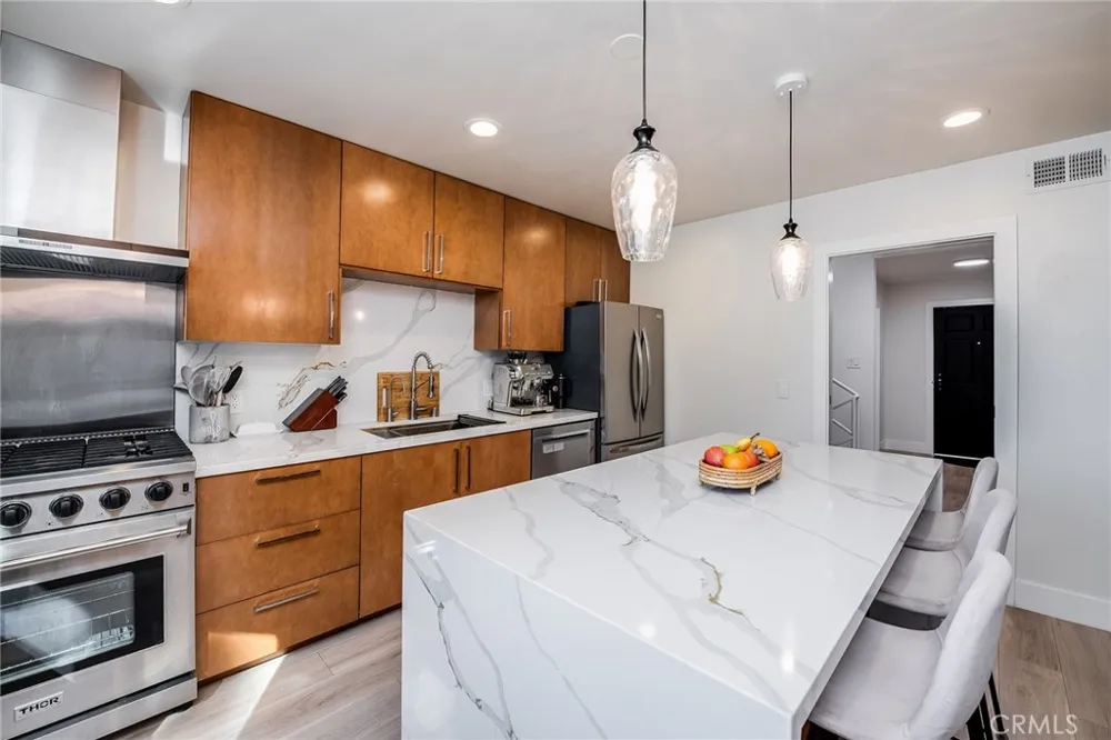 1800 Silverwood Terrace Los Angeles, CA 90026