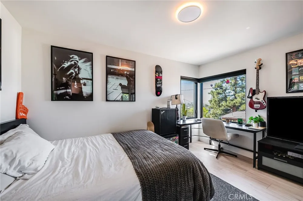 1800 Silverwood Terrace Los Angeles, CA 90026