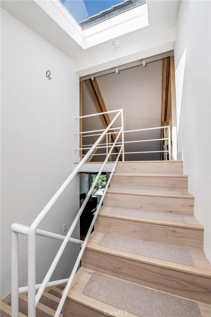 1800 Silverwood Terrace Los Angeles, CA 90026
