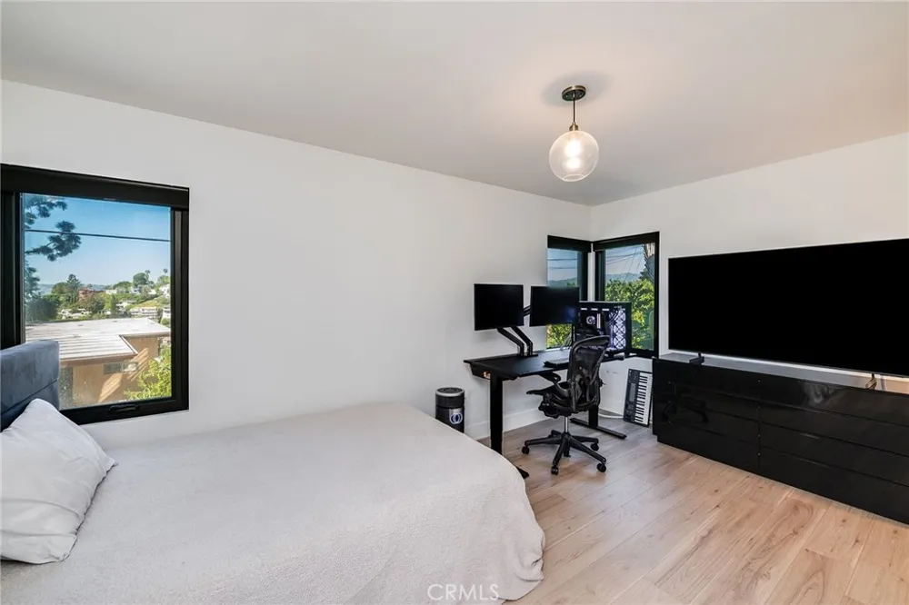 1800 Silverwood Terrace Los Angeles, CA 90026
