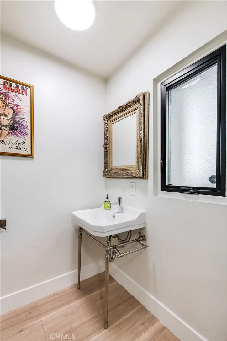 1800 Silverwood Terrace Los Angeles, CA 90026