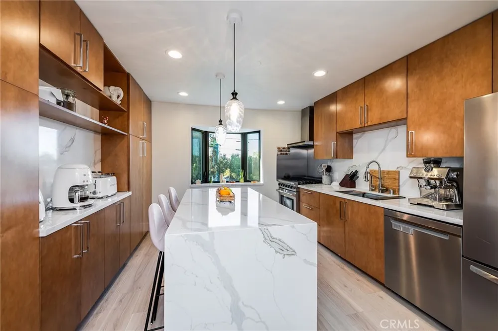 1800 Silverwood Terrace Los Angeles, CA 90026