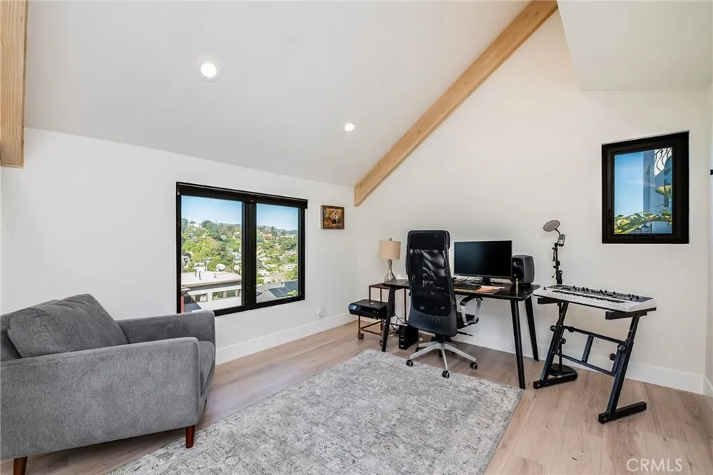 1800 Silverwood Terrace Los Angeles, CA 90026