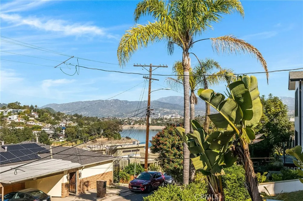1800 Silverwood Terrace Los Angeles, CA 90026