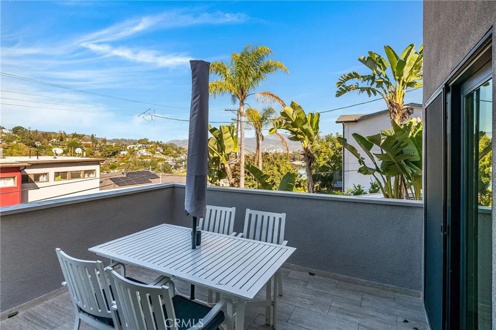 1800 Silverwood Terrace Los Angeles, CA 90026