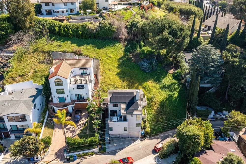 1800 Silverwood Terrace Los Angeles, CA 90026