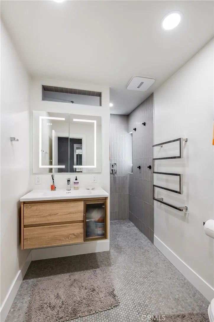 1800 Silverwood Terrace Los Angeles, CA 90026