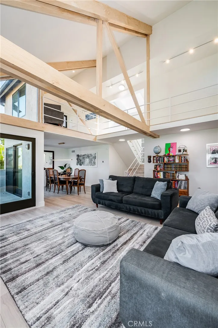 1800 Silverwood Terrace Los Angeles, CA 90026