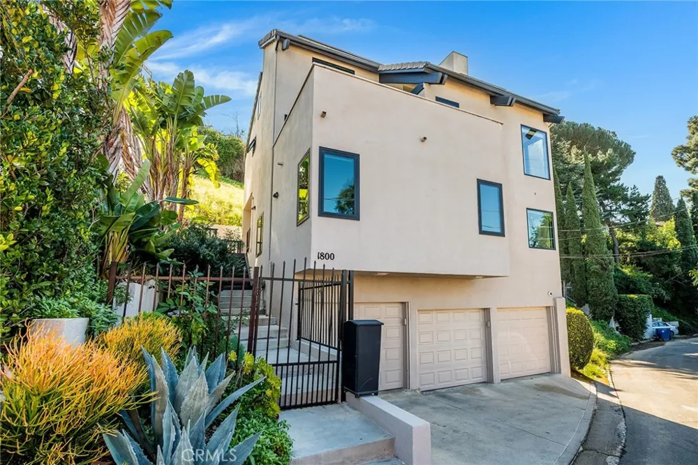 1800 Silverwood Terrace Los Angeles, CA 90026