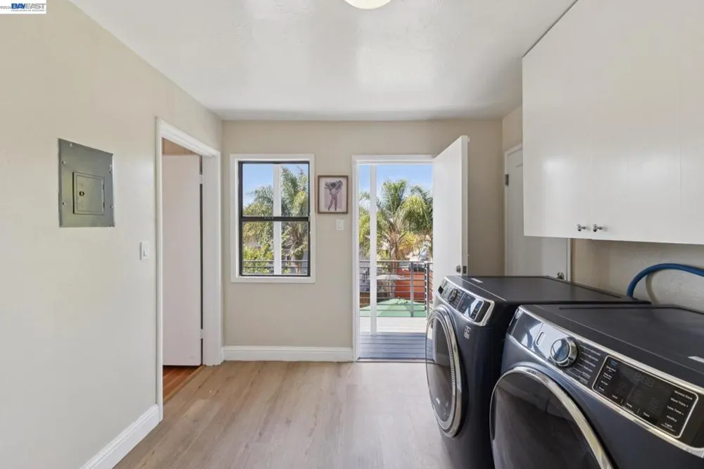 8233 Golf Links Rd Oakland, CA 94605
