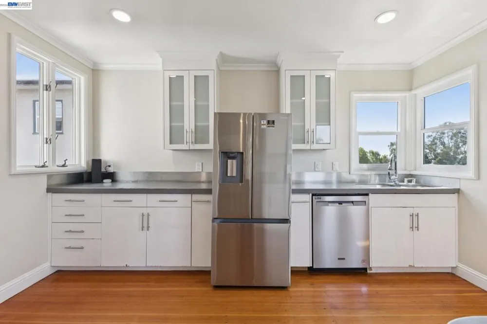 8233 Golf Links Rd Oakland, CA 94605