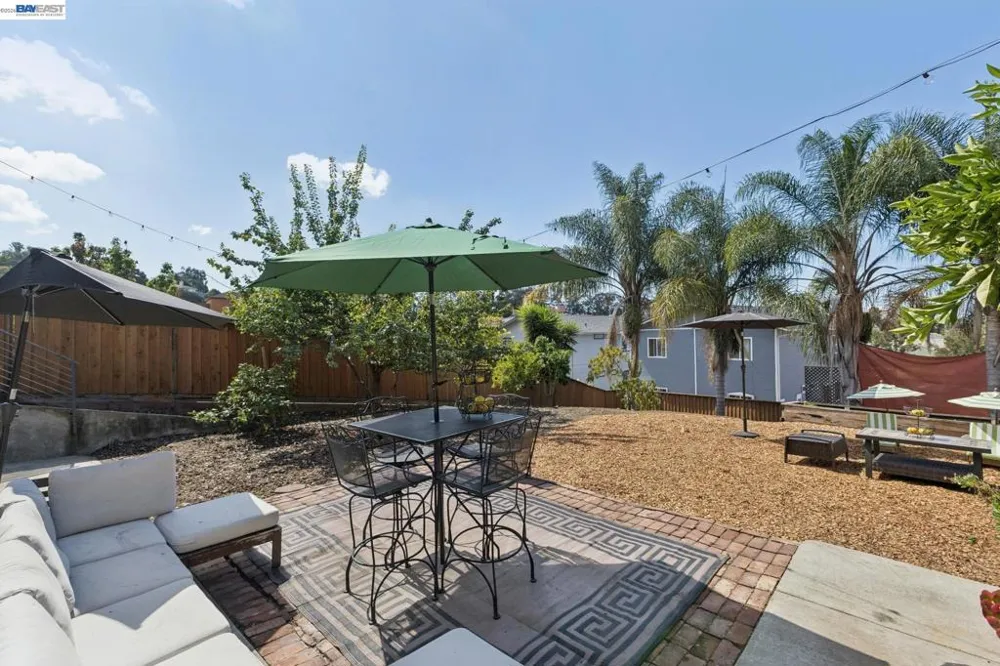 8233 Golf Links Rd Oakland, CA 94605