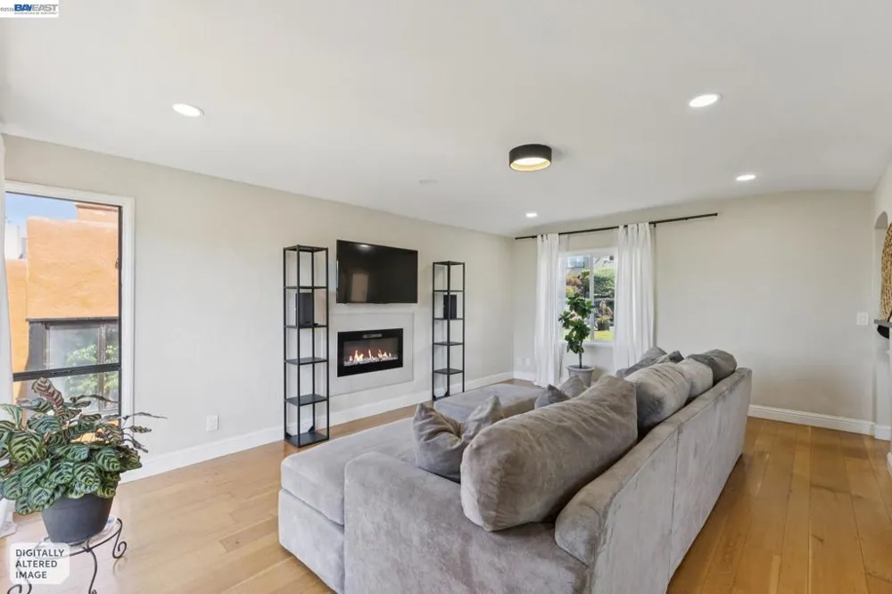 8233 Golf Links Rd Oakland, CA 94605