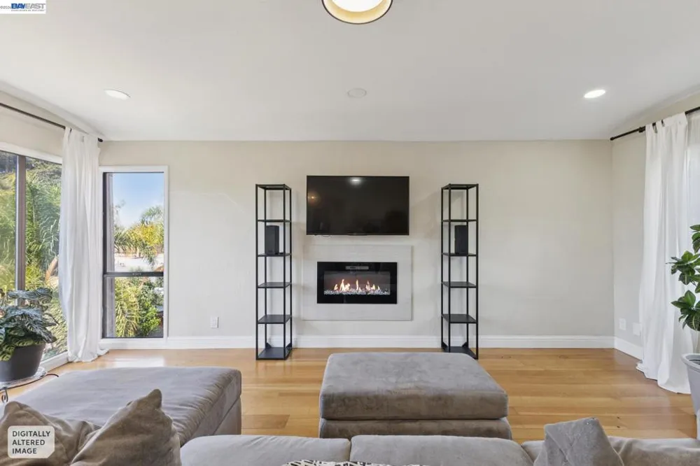 8233 Golf Links Rd Oakland, CA 94605