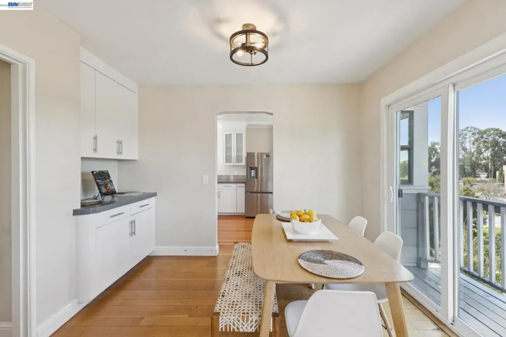8233 Golf Links Rd Oakland, CA 94605