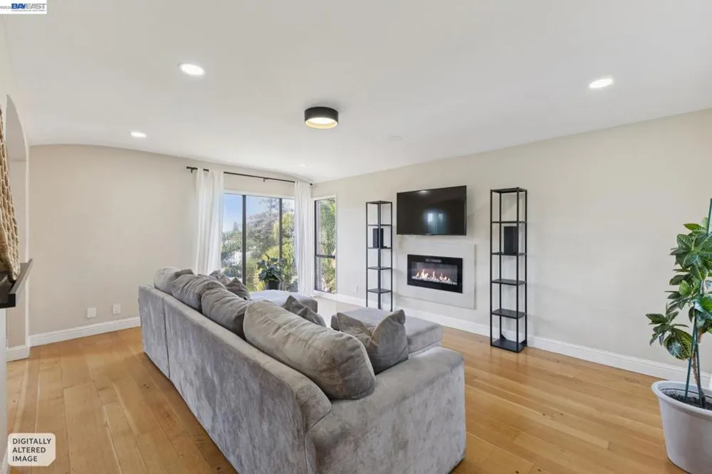 8233 Golf Links Rd Oakland, CA 94605