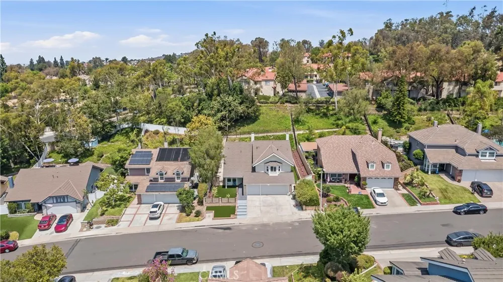 25555 Fallenwood Lake Forest, CA 92630