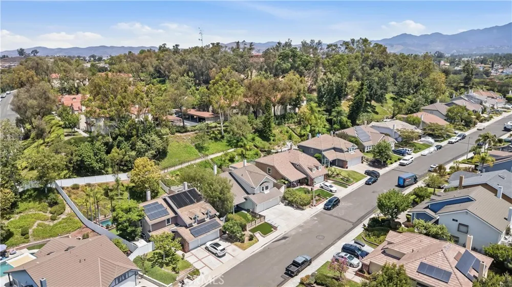 25555 Fallenwood Lake Forest, CA 92630