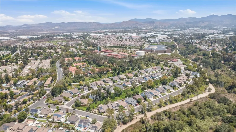 25555 Fallenwood Lake Forest, CA 92630