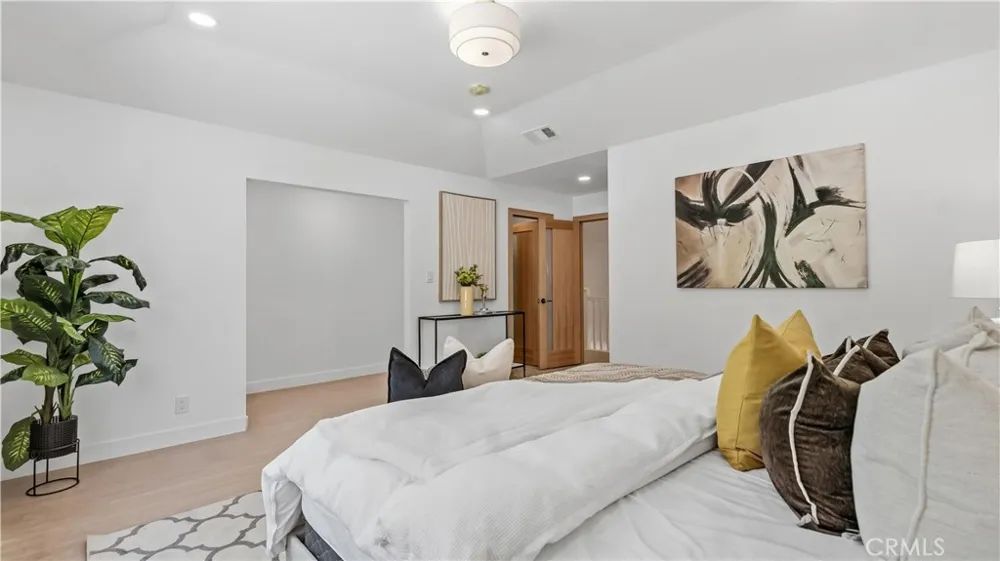 25555 Fallenwood Lake Forest, CA 92630
