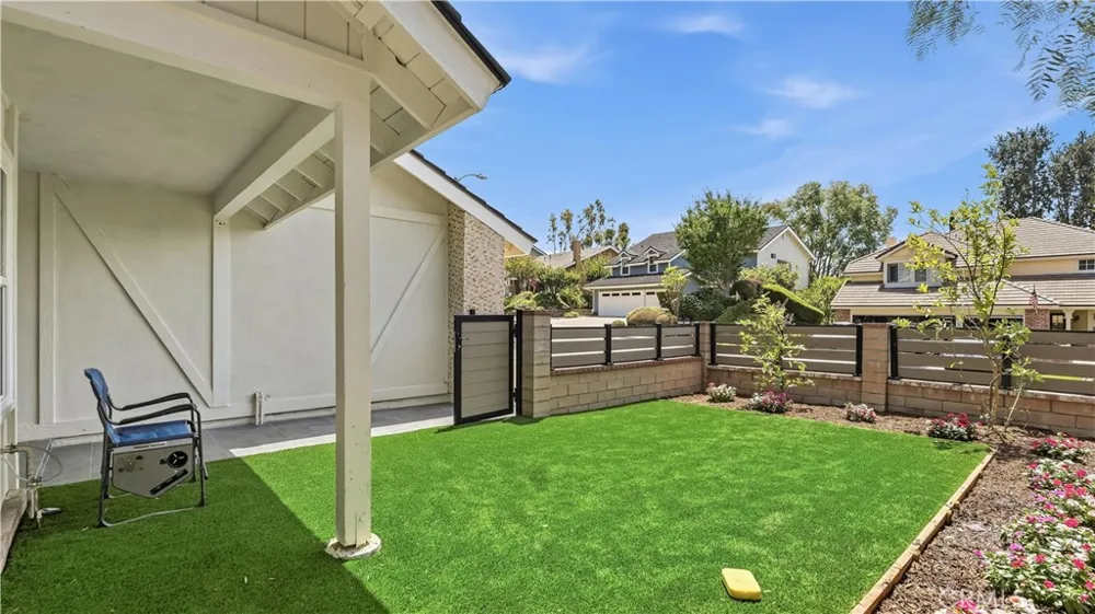 25555 Fallenwood Lake Forest, CA 92630