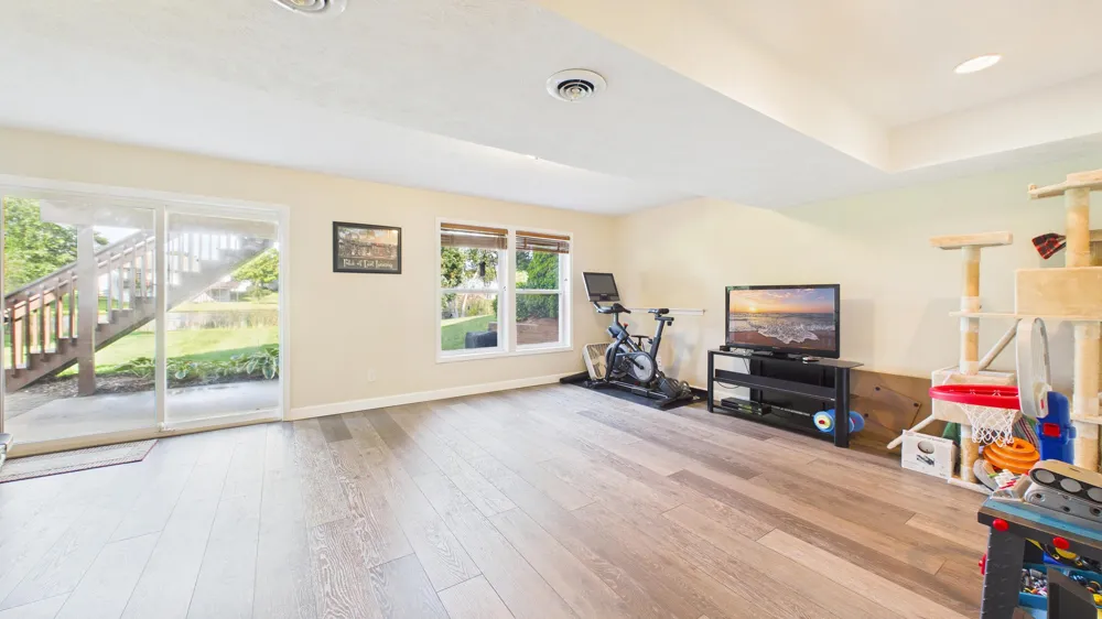 6747 Winter Creek Road Norton Shores, MI 49444