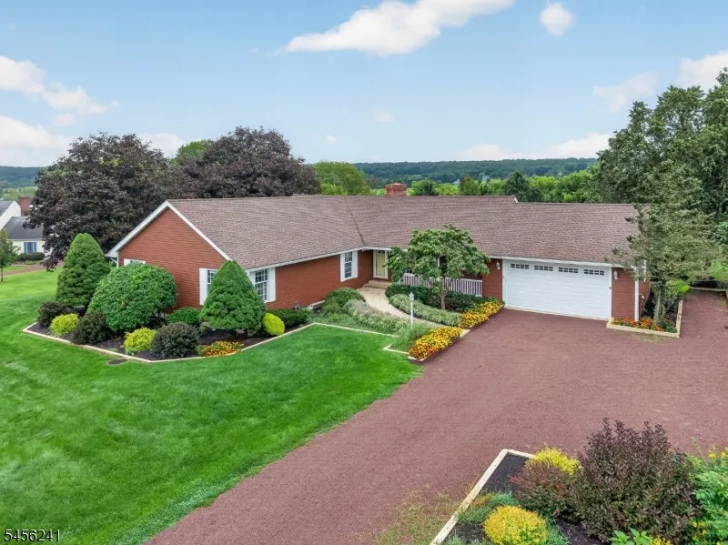 8 Meadowlark Way East Amwell, NJ 08551