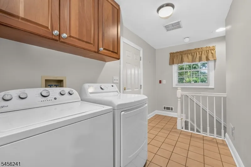 8 Meadowlark Way East Amwell, NJ 08551